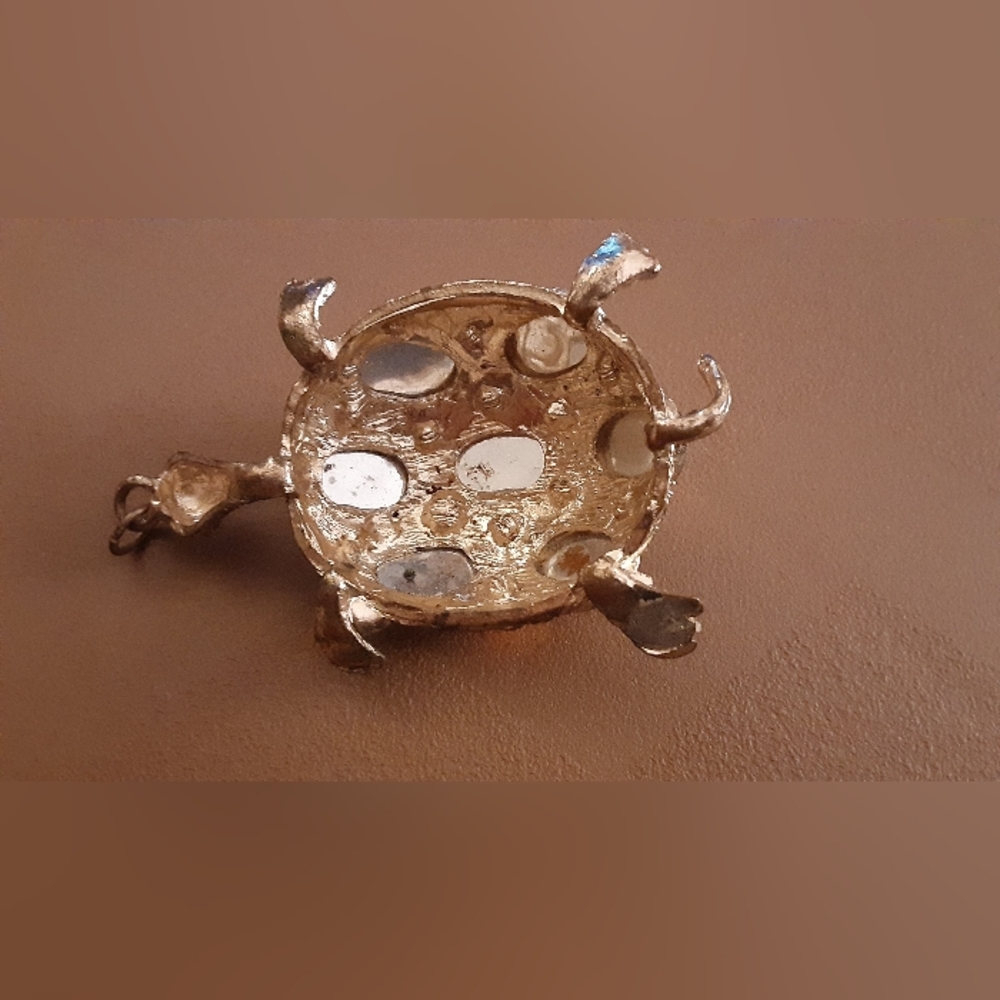 Goldtone Turtle with Amber Color Stones Pendant - Picture 3 of 3